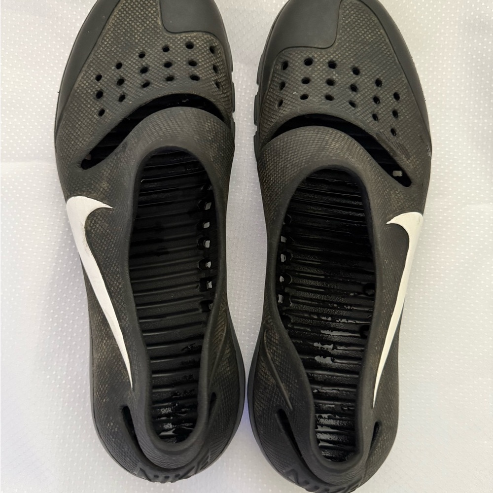 Nike Men's Black and White Slip-On Sandals